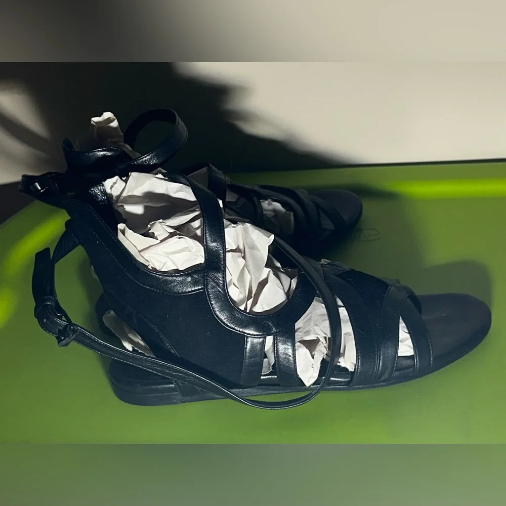 Balenciaga Black Leather Gladiator Flat Sandals Size 38 (SMALL PUNCTURE ON HEEL) - Picture 9 of 12